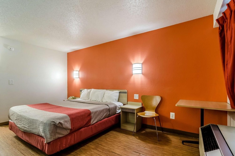 Motel6 Warren, MI - Detroit East 44/54