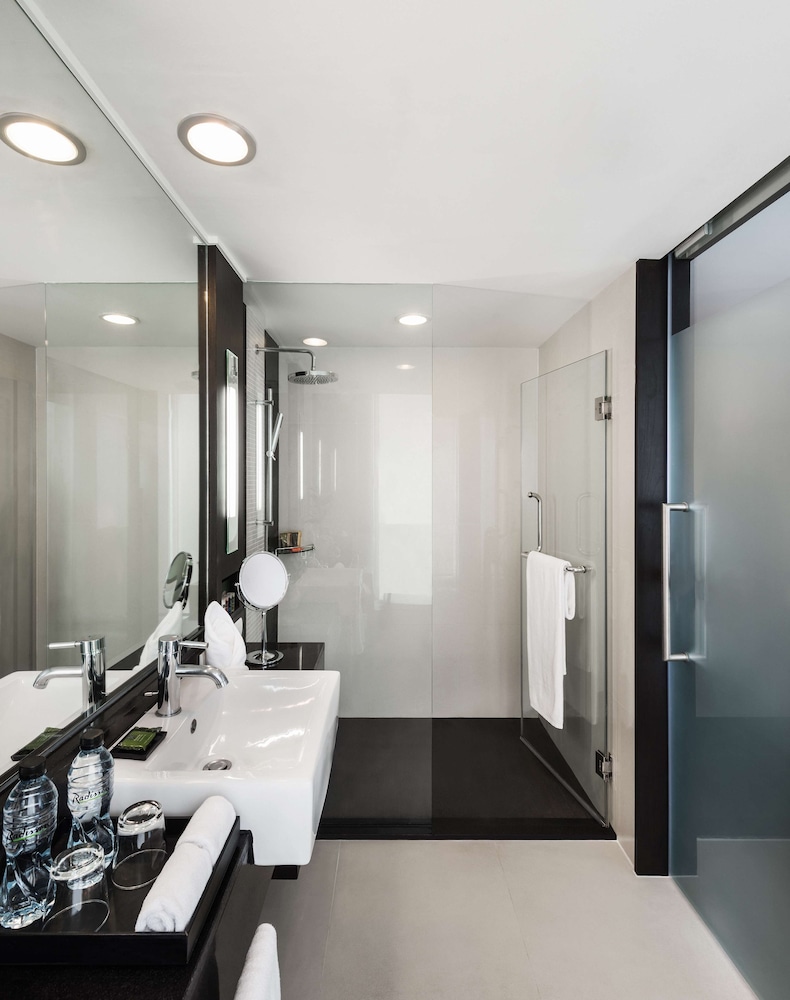 RADISSON SUITES BANGKOK SUKHUMVIT 24/73