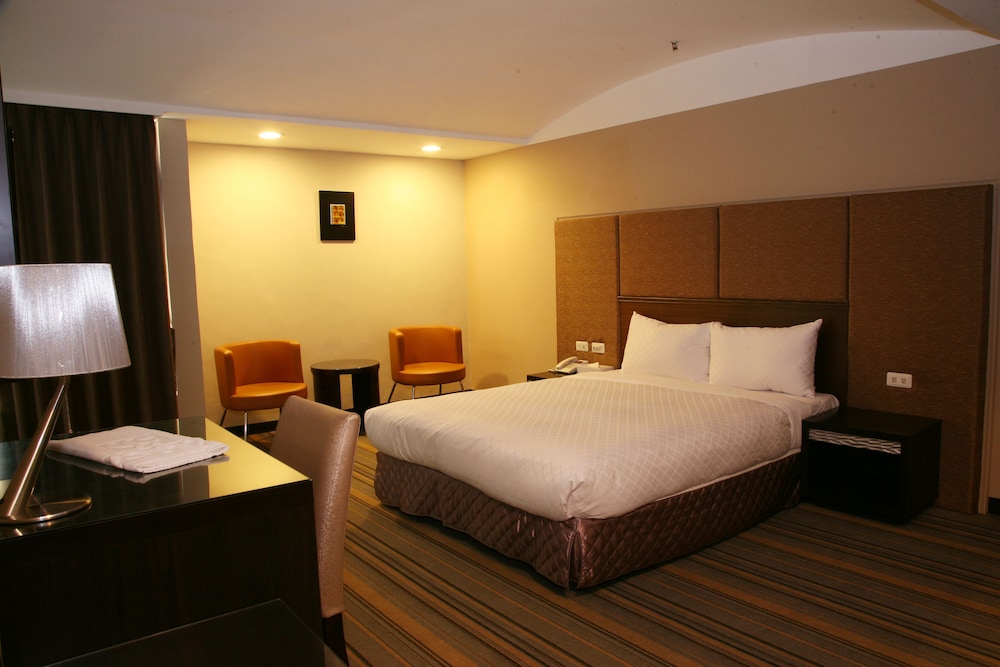 Yoyo Hotel 6/24