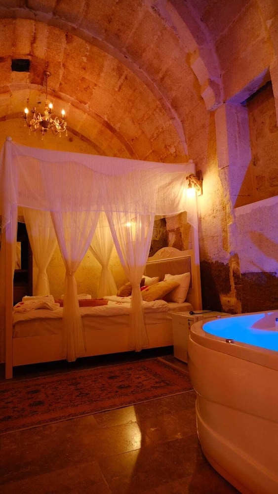Lavinia Cappadocia Cave 23/50