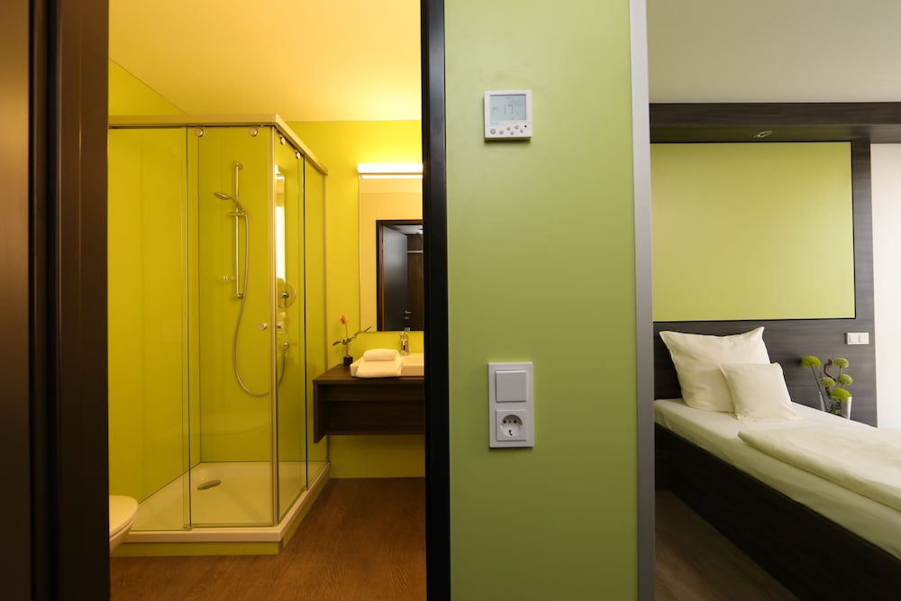 Economy-Hotel 28/29