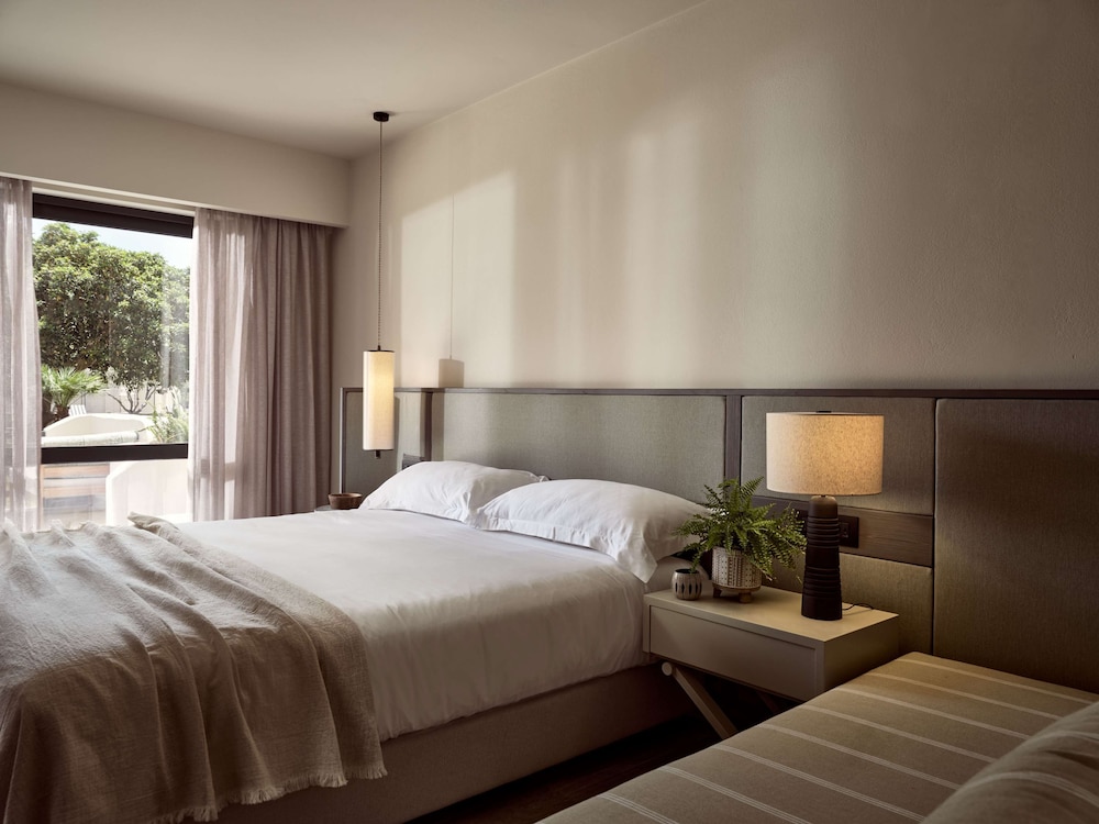Evergreen, Deluxe, King Bed, Terrace