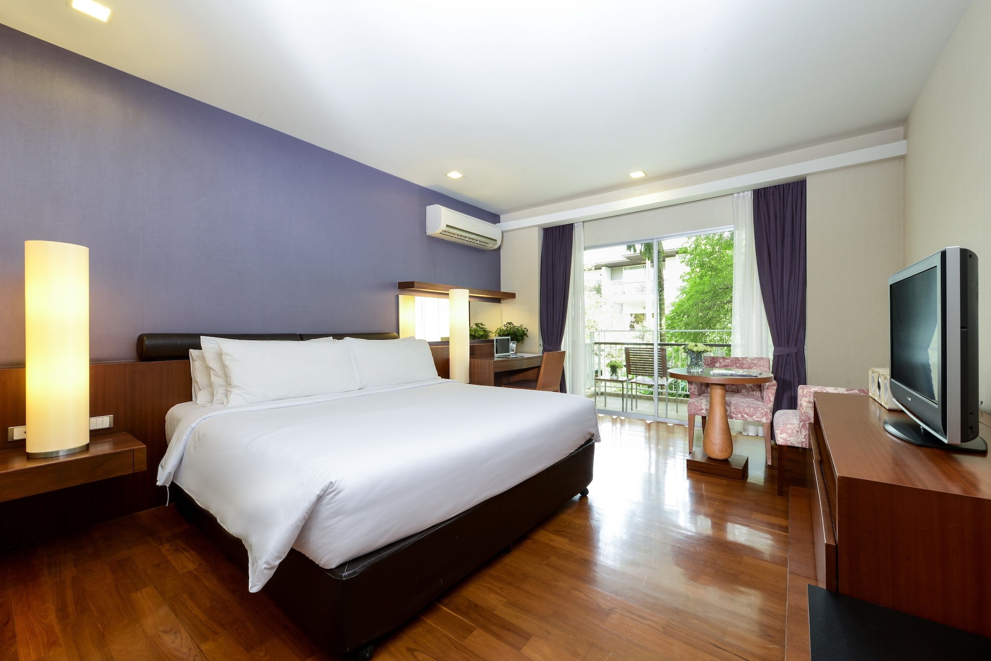 SUPERIOR, STUDIO, KING BED