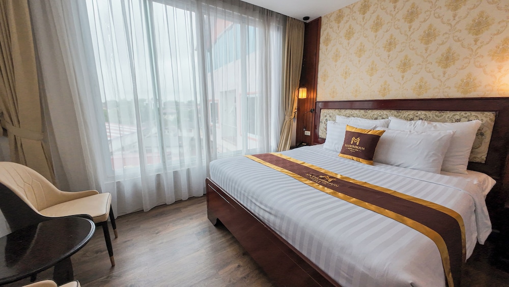 JUNIOR SUITE, QUEEN BED