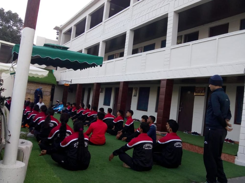 Hotel Kausani Retreat 32/48