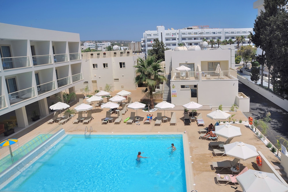 Nelia Gardens 45/48