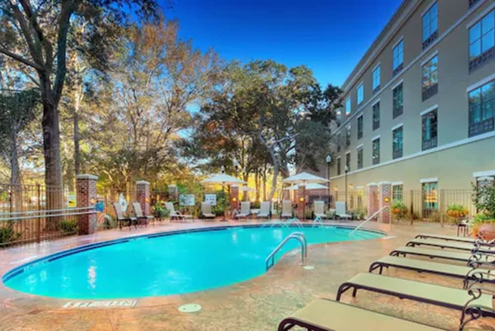 Holiday Inn Express & Suites Charleston - Mount Pleasant 2/37