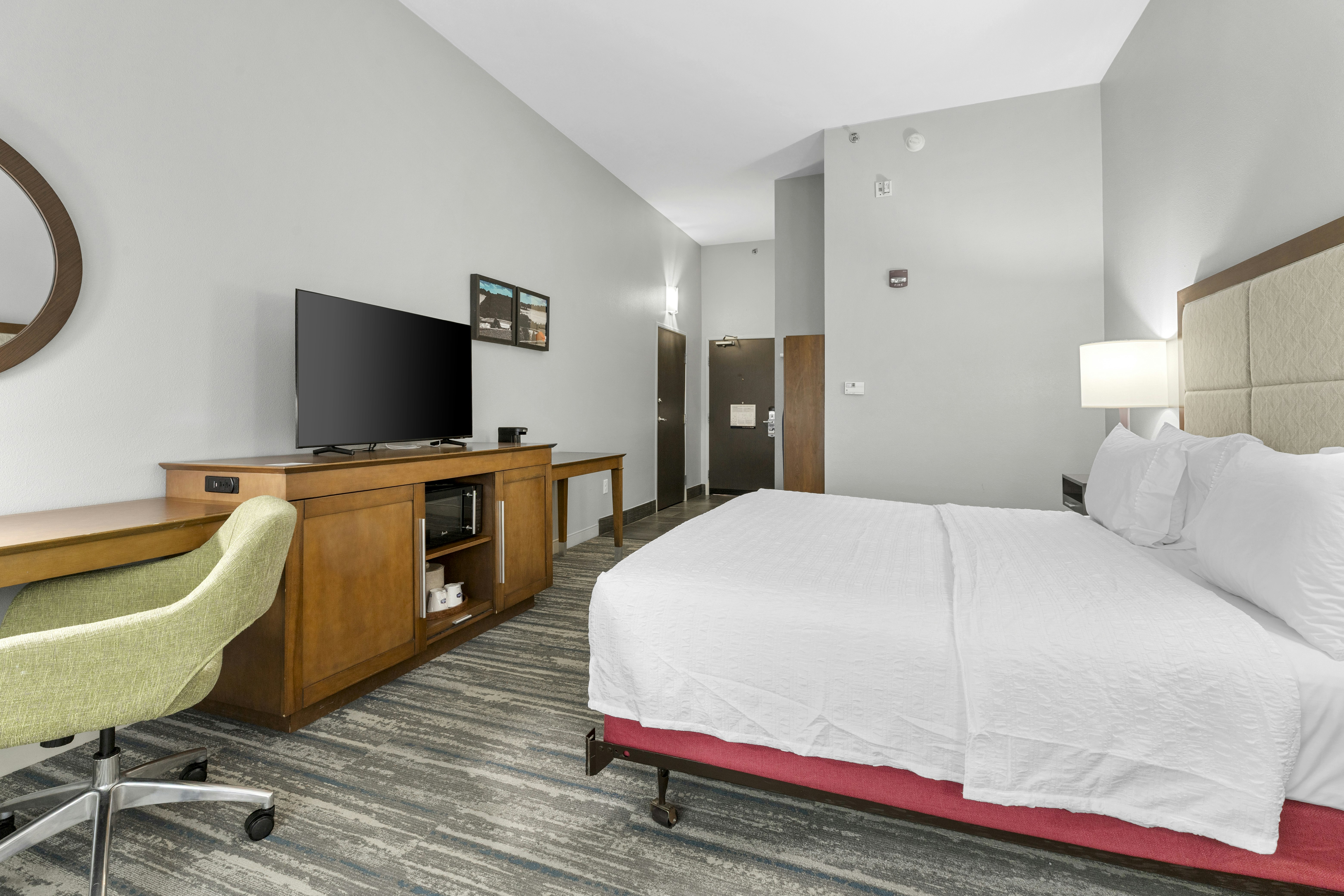 غرفة بسريرين كوين لذوي الإعاقة