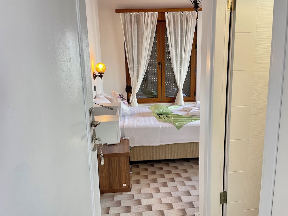 Villa Ece Pansiyon 38/40
