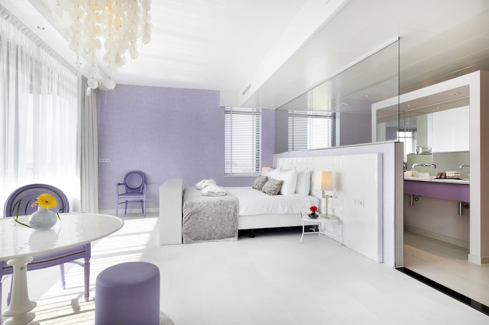 Wellness, White, Suite, Double Bed, Van Der Valk Hotel Sneek 2/4