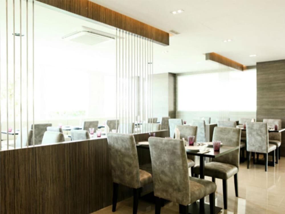 Crystal Suites Suvarnabhumi Airport 49/63
