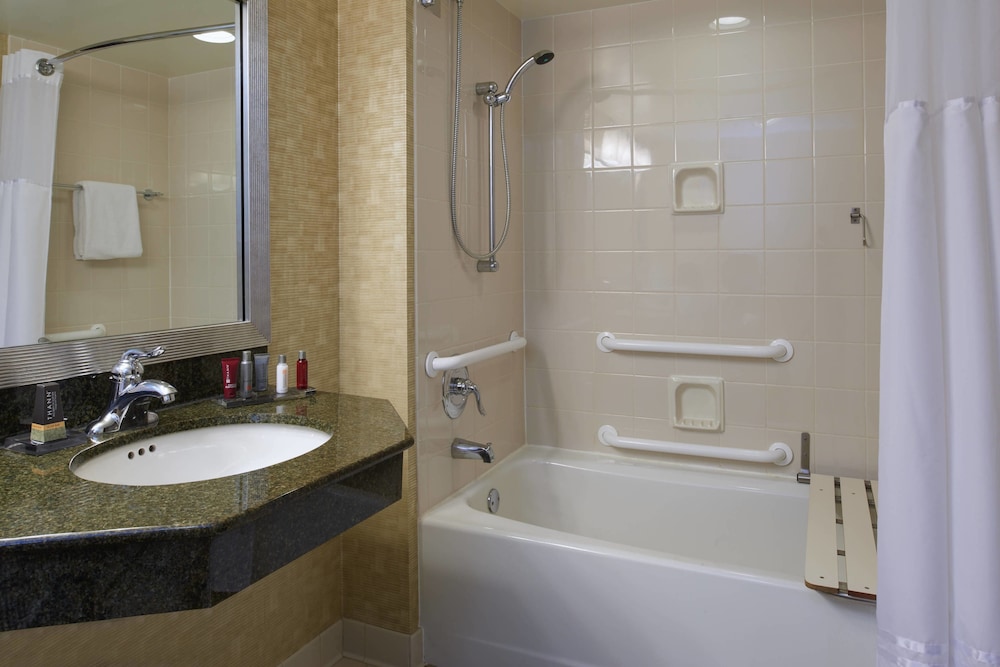 غرفة بسريرين مزدوجين، Marriott Milwaukee West 5/10