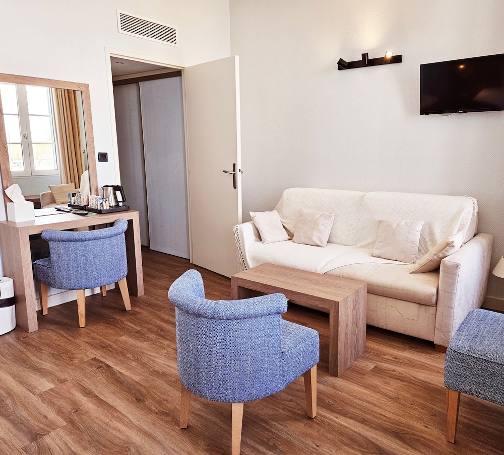 Hotel Du Port 38/50