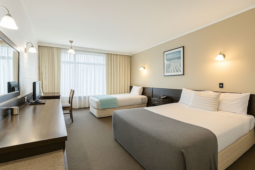 Room, 1 Queen and 1 Single Bed, Garden View, Top Floor
