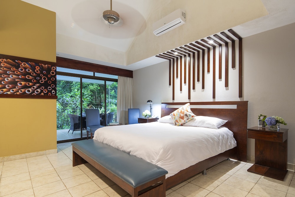 Pumilio Mountain Ocean Hotel 13/50