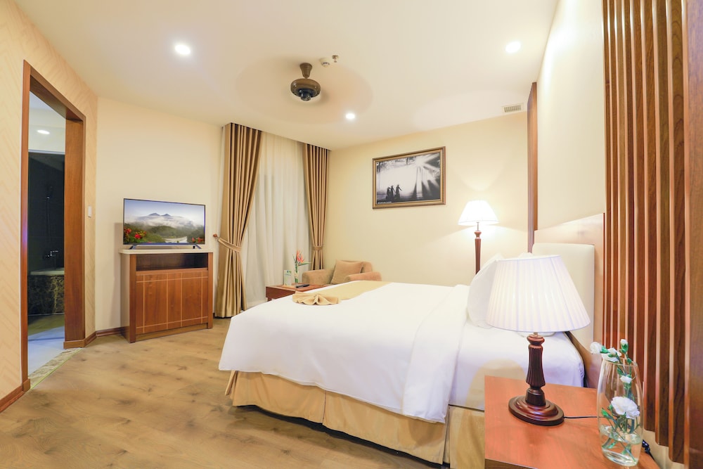 DELUXE, DOUBLE BED