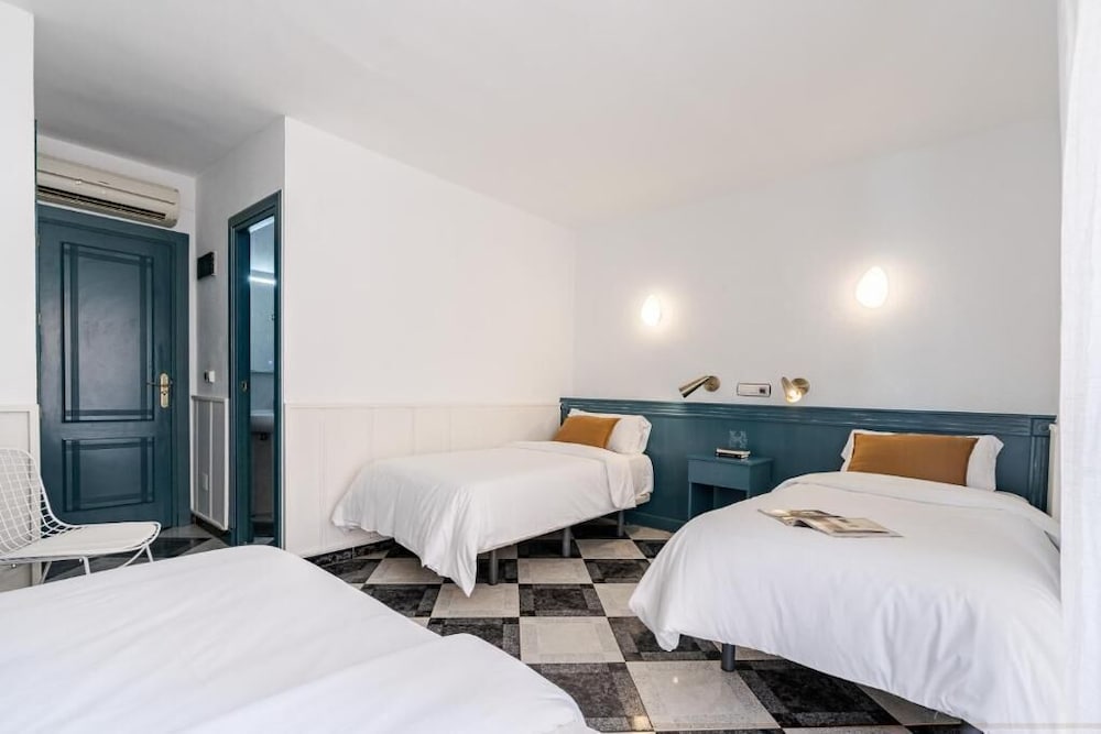 ROOM, TRIPLE