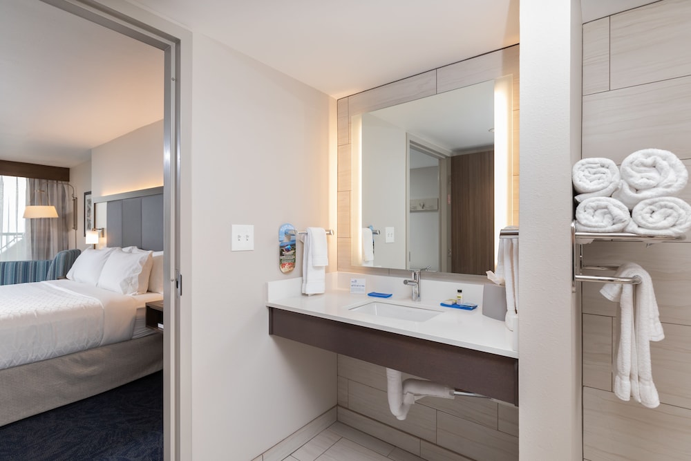 Holiday Inn Express Pensacola Beach 19/60
