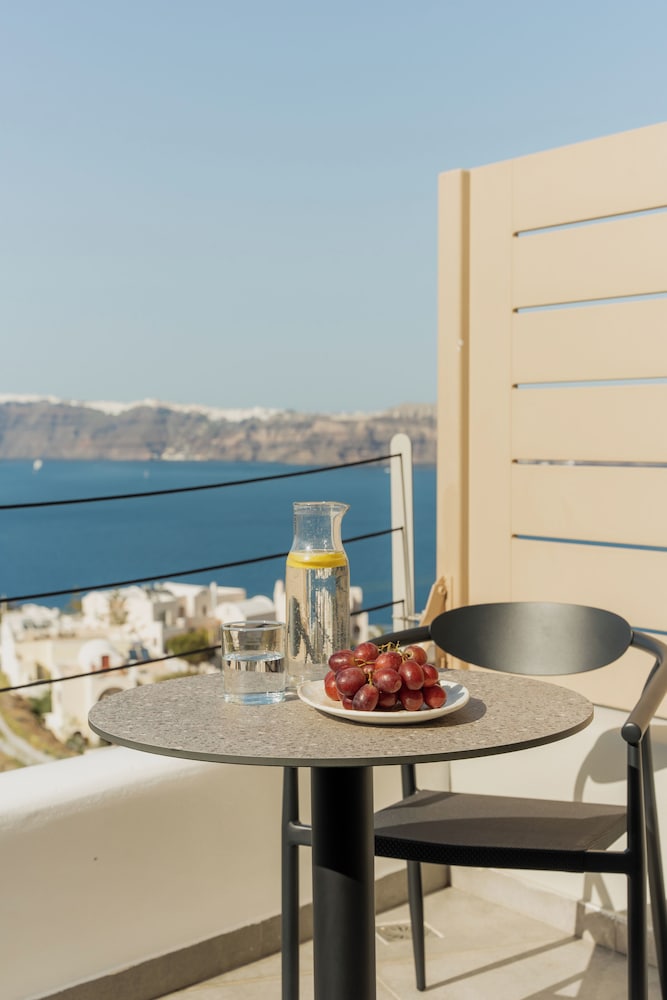 Black Diamond Suites Adults Only 35/50