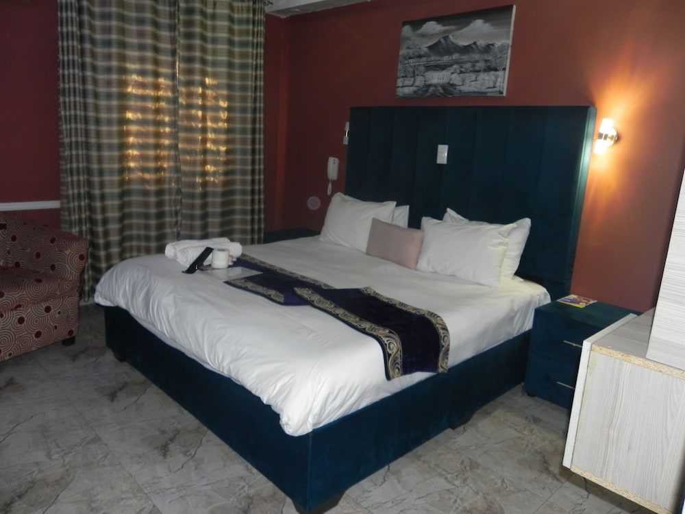 Gold Crown International Hotel 13/50