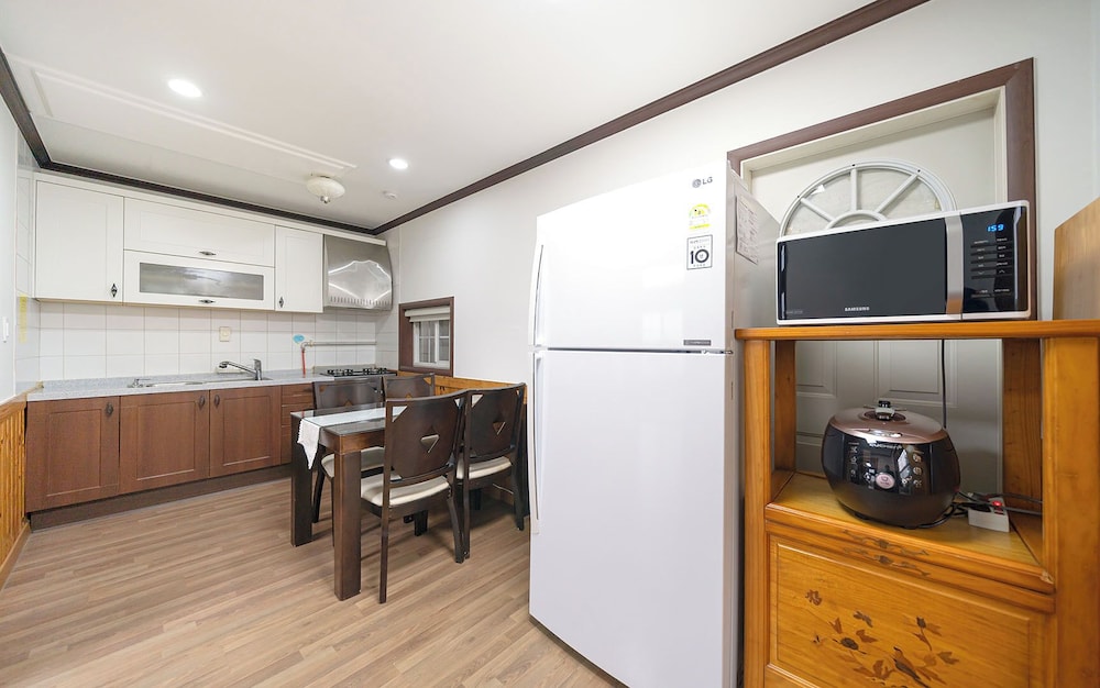 Taean Petit Maison Pension 8/50