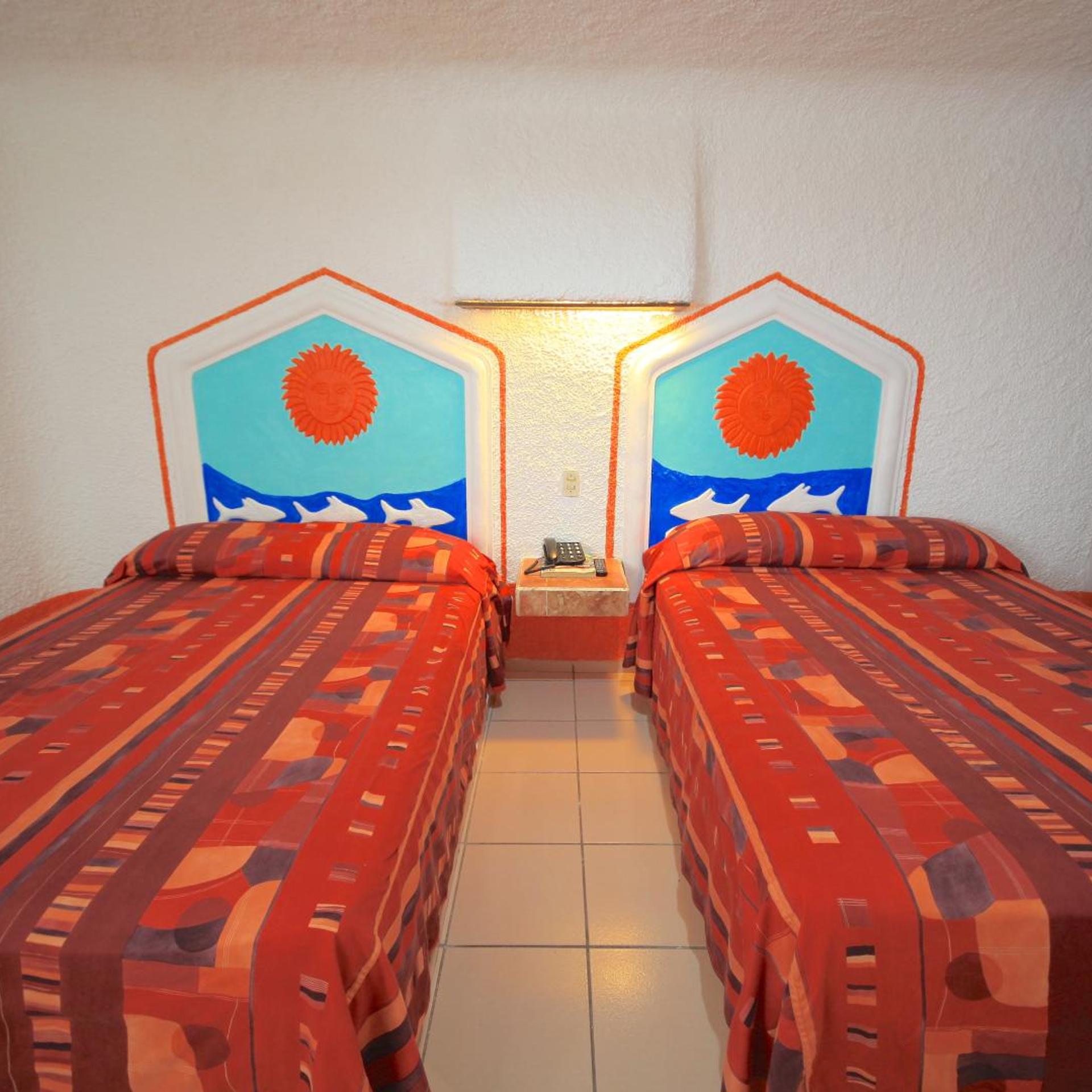 Hotel Carrillos 10/25