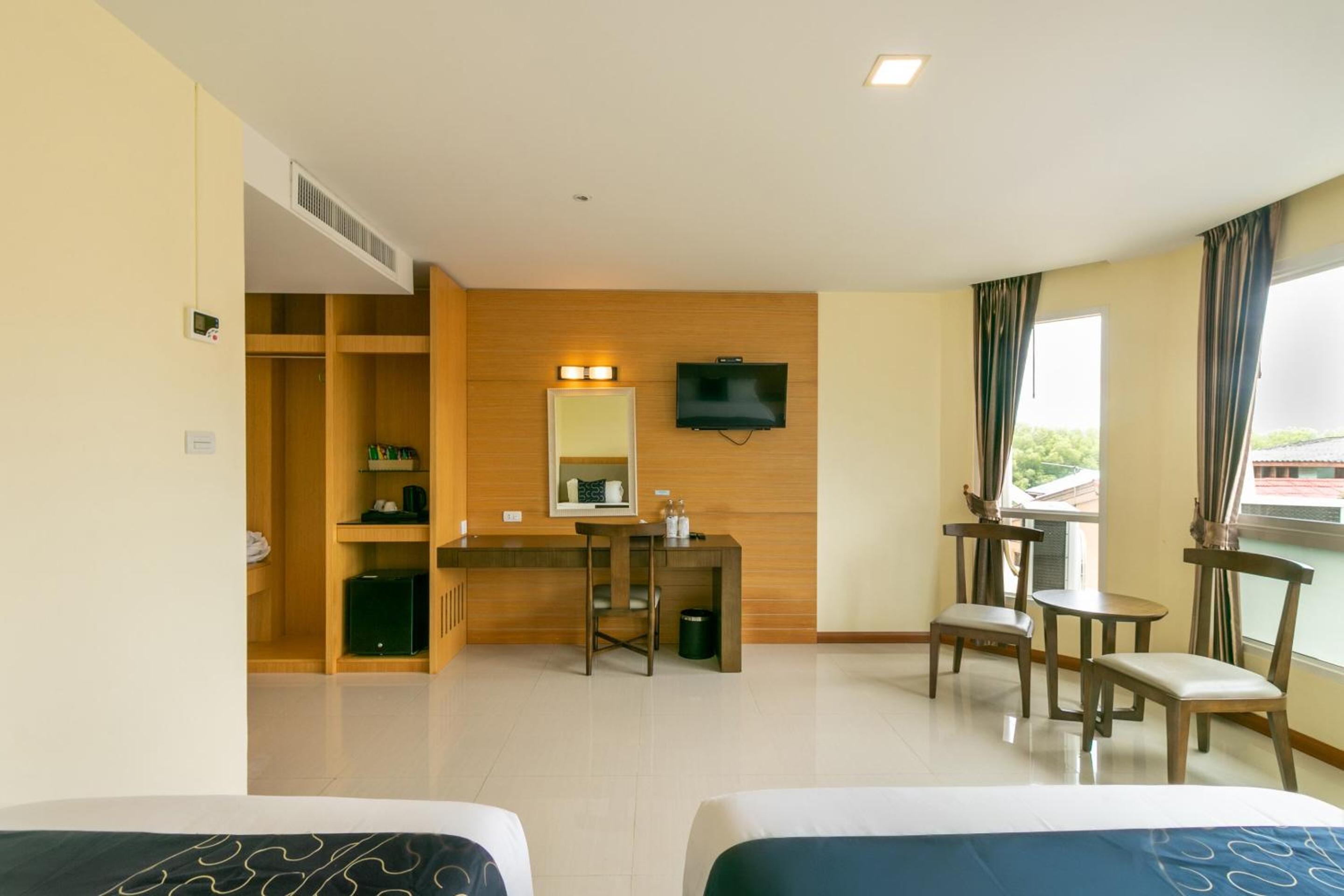 Goldenbeach Boutique Resort 48/68
