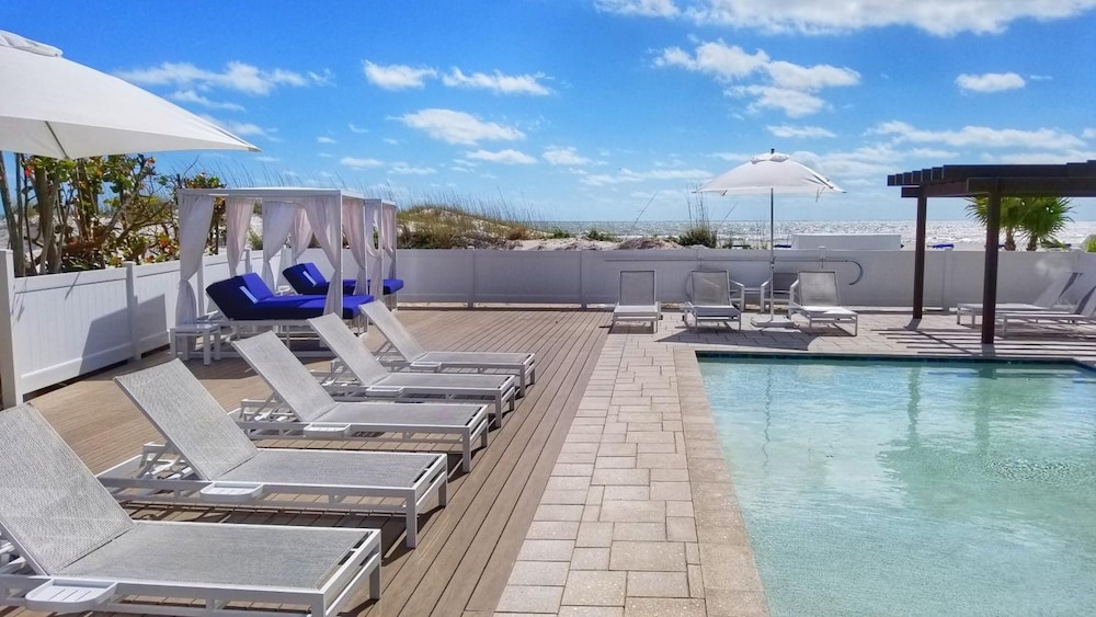 Barefoot Beach Hotel 36/70