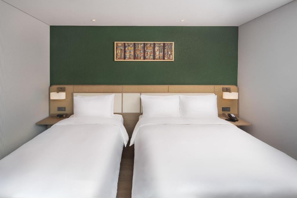 Premium, Luxury, Privilege, 1 Double and 1 Single Bed