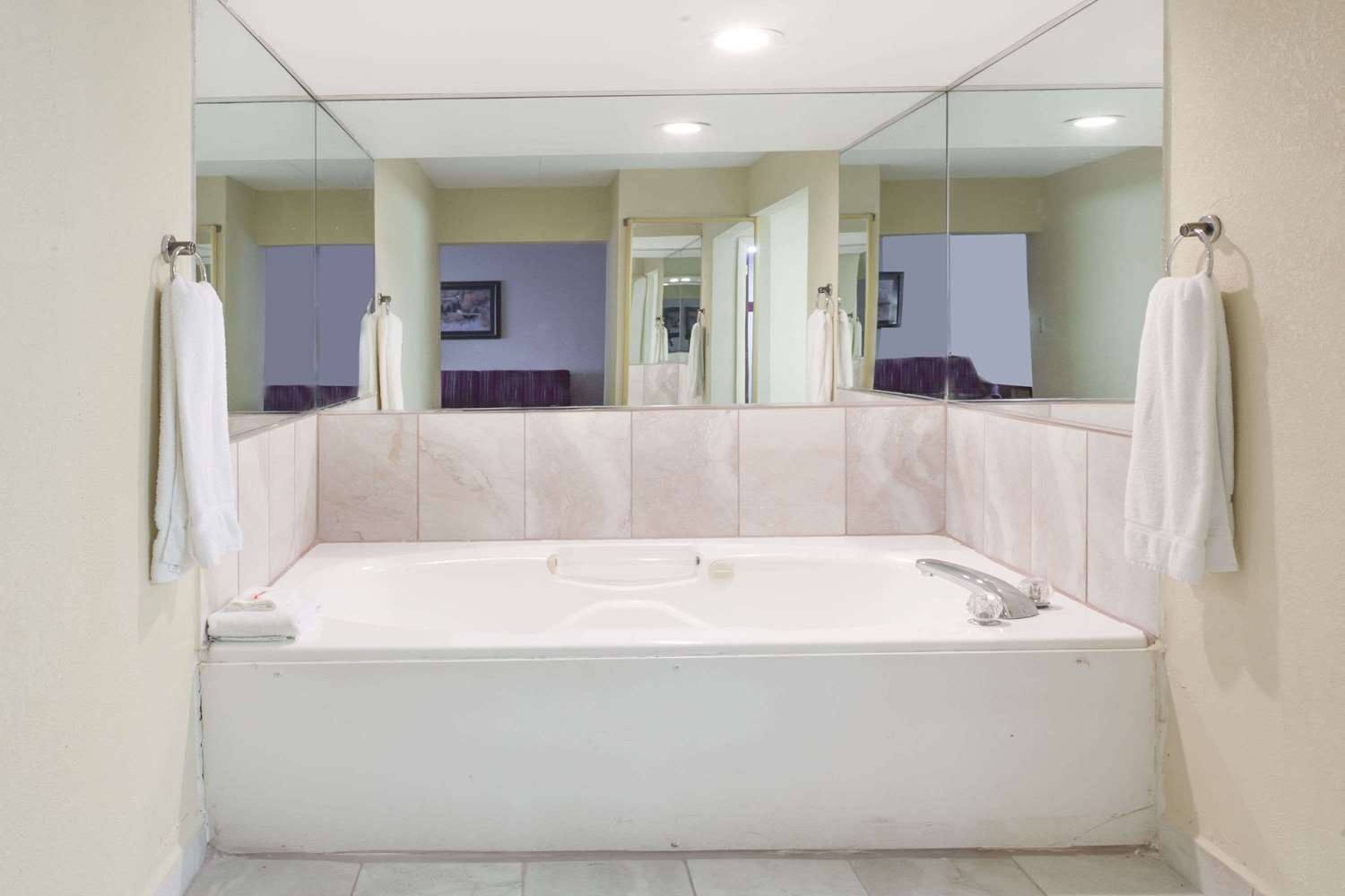Ramada By Wyndham Lebanon 29/29