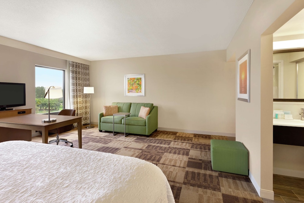 Hampton Inn And Suites 8/34
