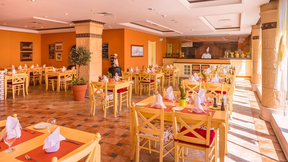 restaurant cafeteria