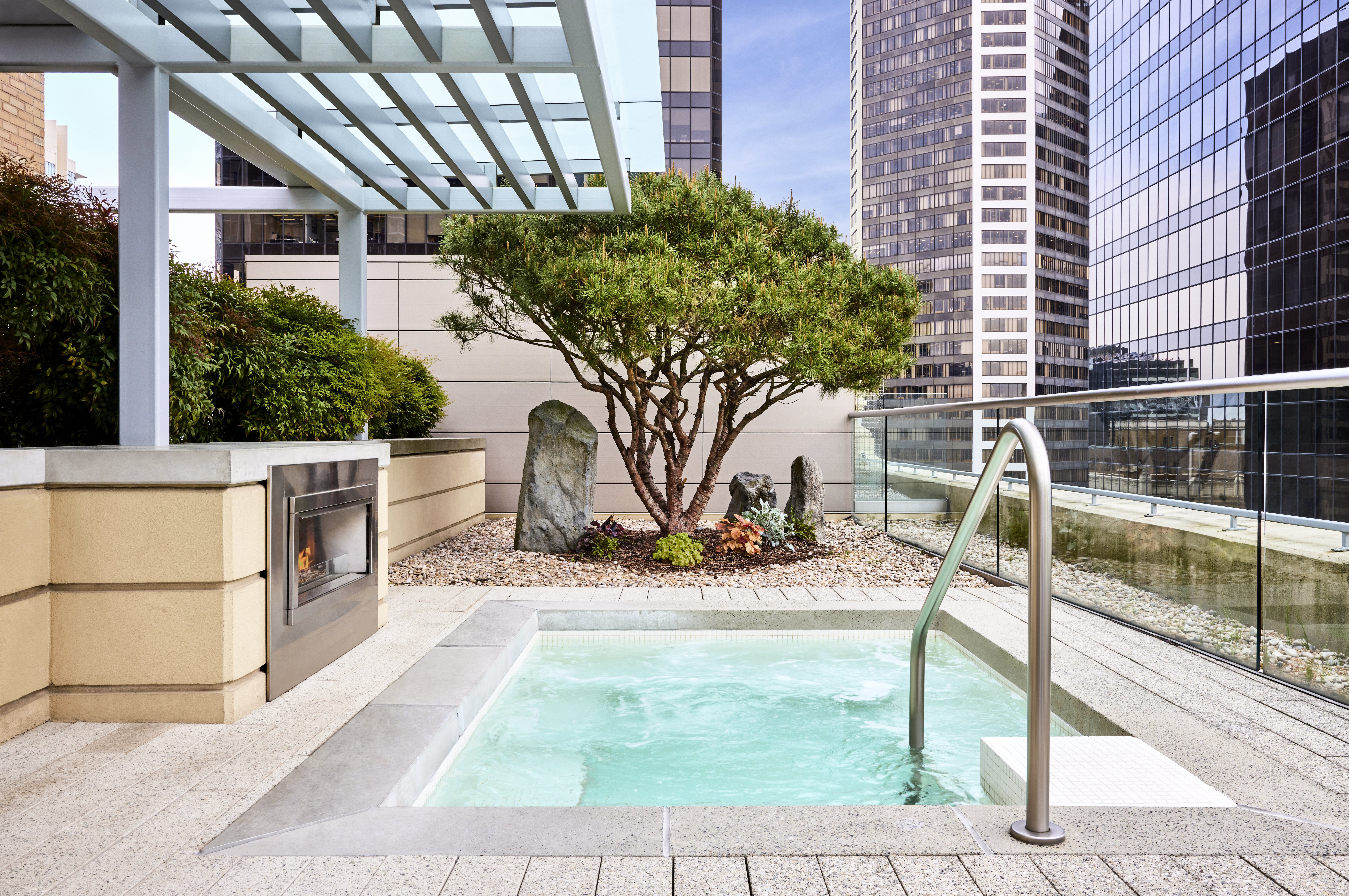 Rosewood Hotel Georgia 60/85