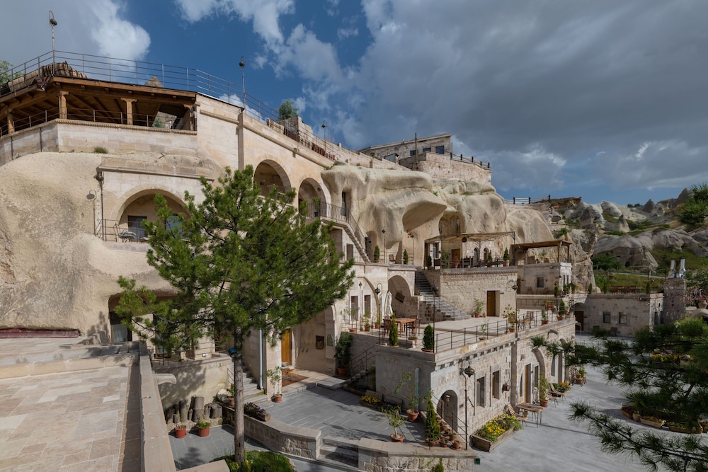 Hera Cave Suites 37/50