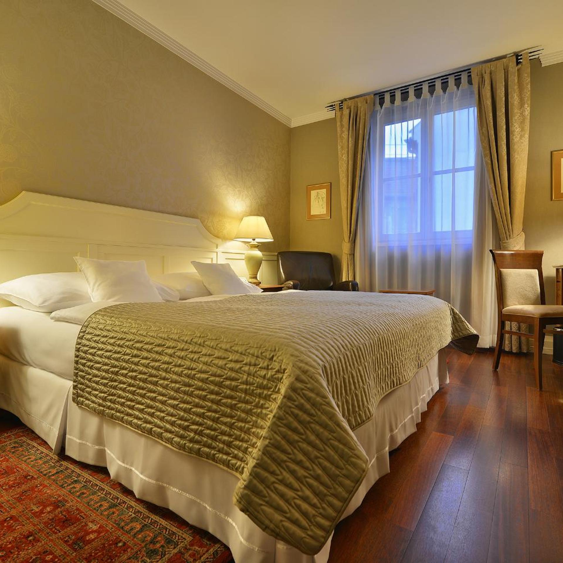 Classic, King Bed