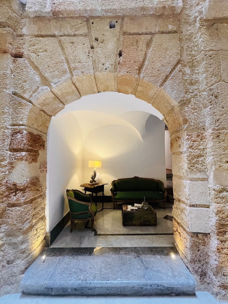 Palazzo Del Poeta 21/50