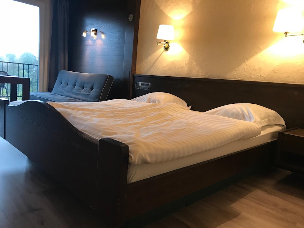 HOTEL AUX TROIS ROSES 16/54