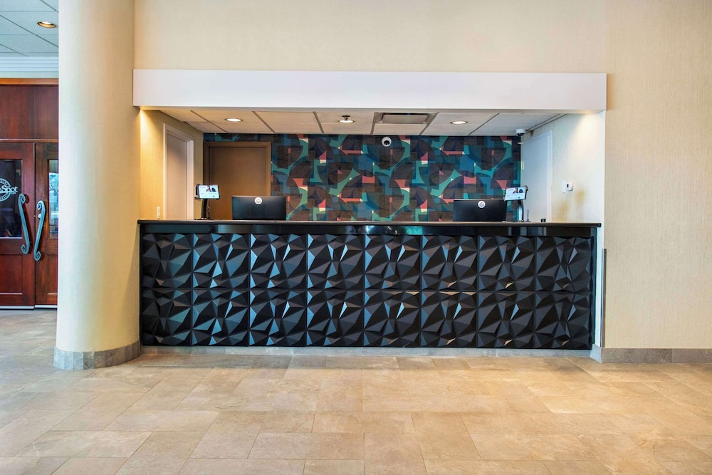 Grand Park Hotel & Suites Downtown Vancouver, Ascend Hotel Collection 11/63