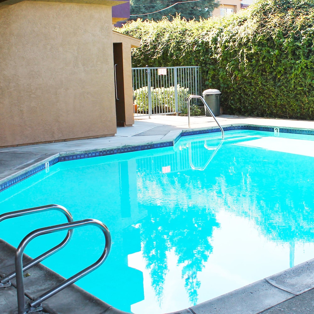Governors Inn Hotel 48/77