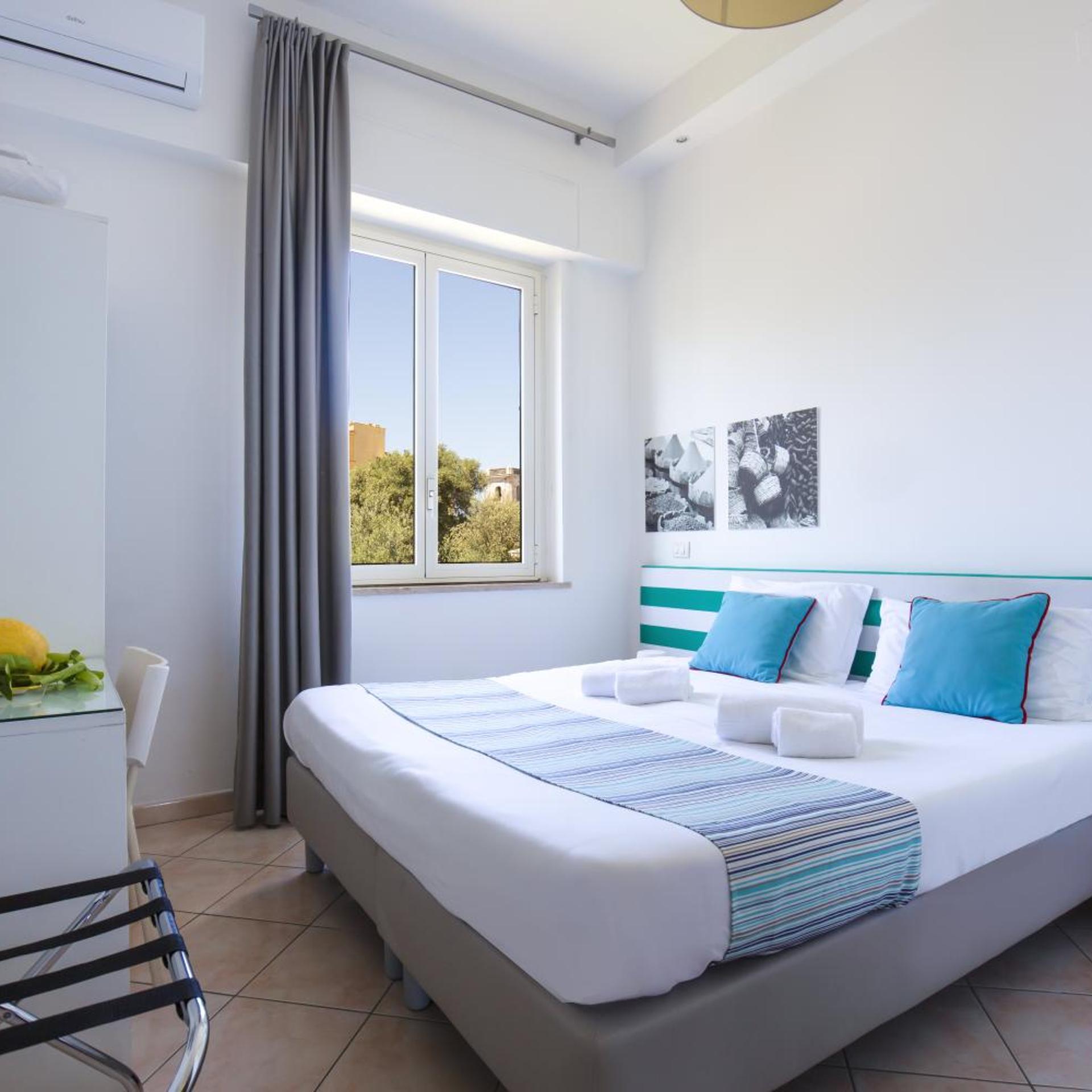 ECONOMY, DOUBLE OR TWIN BED