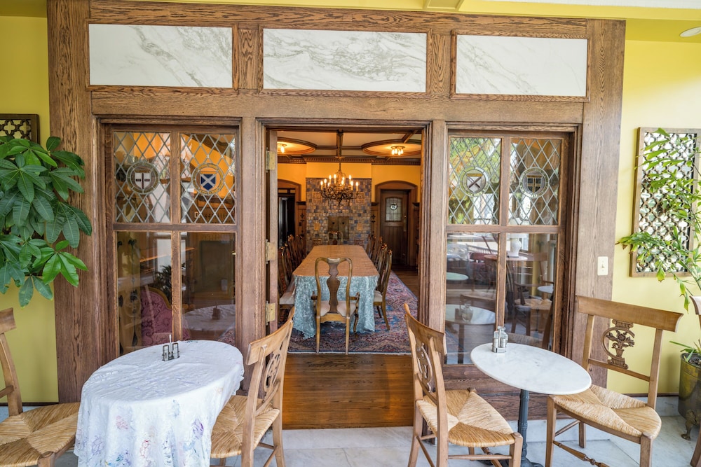 Frederick Stearns House Historic Inn 36/50