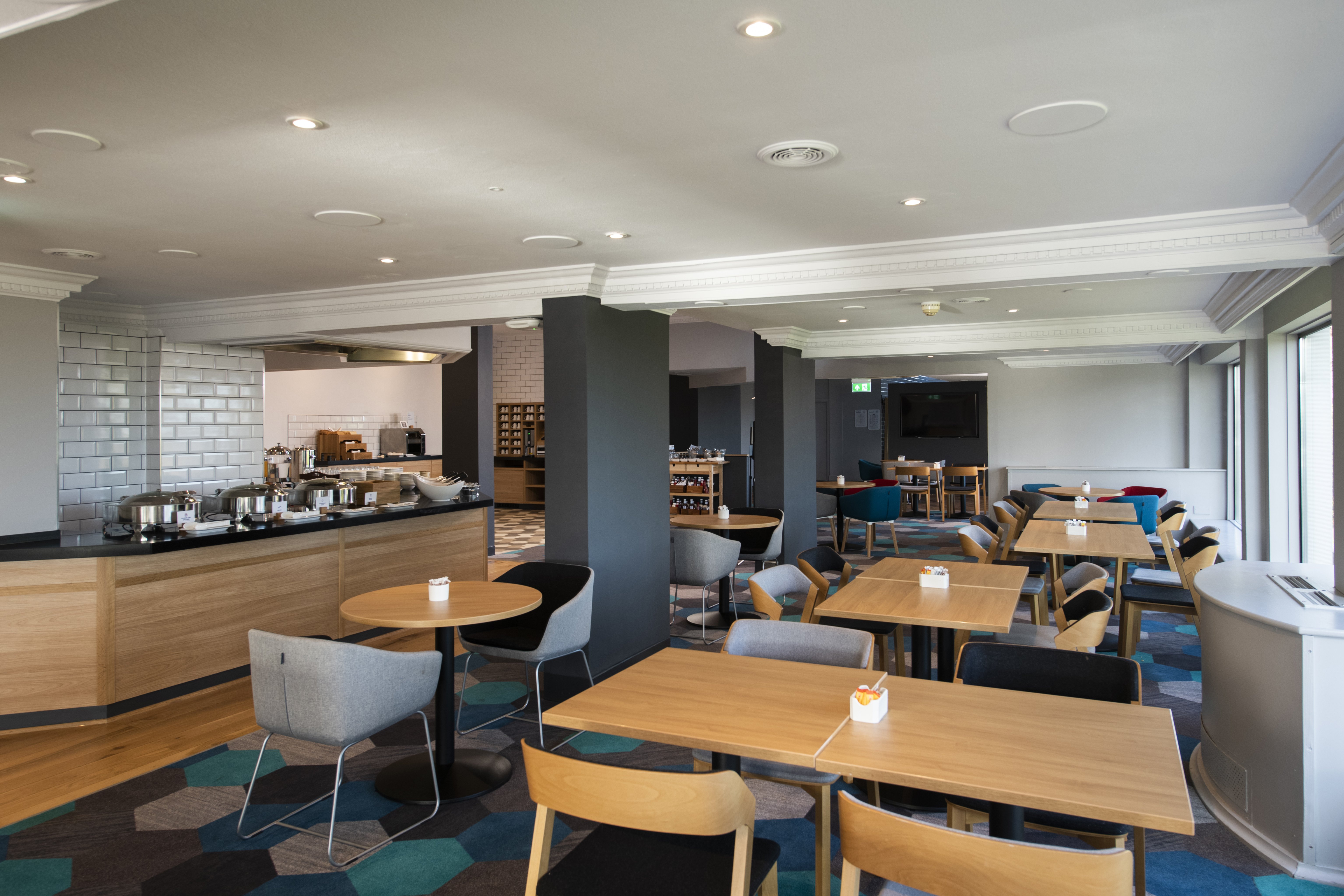 Holiday Inn Express Edinburgh City West 30/52