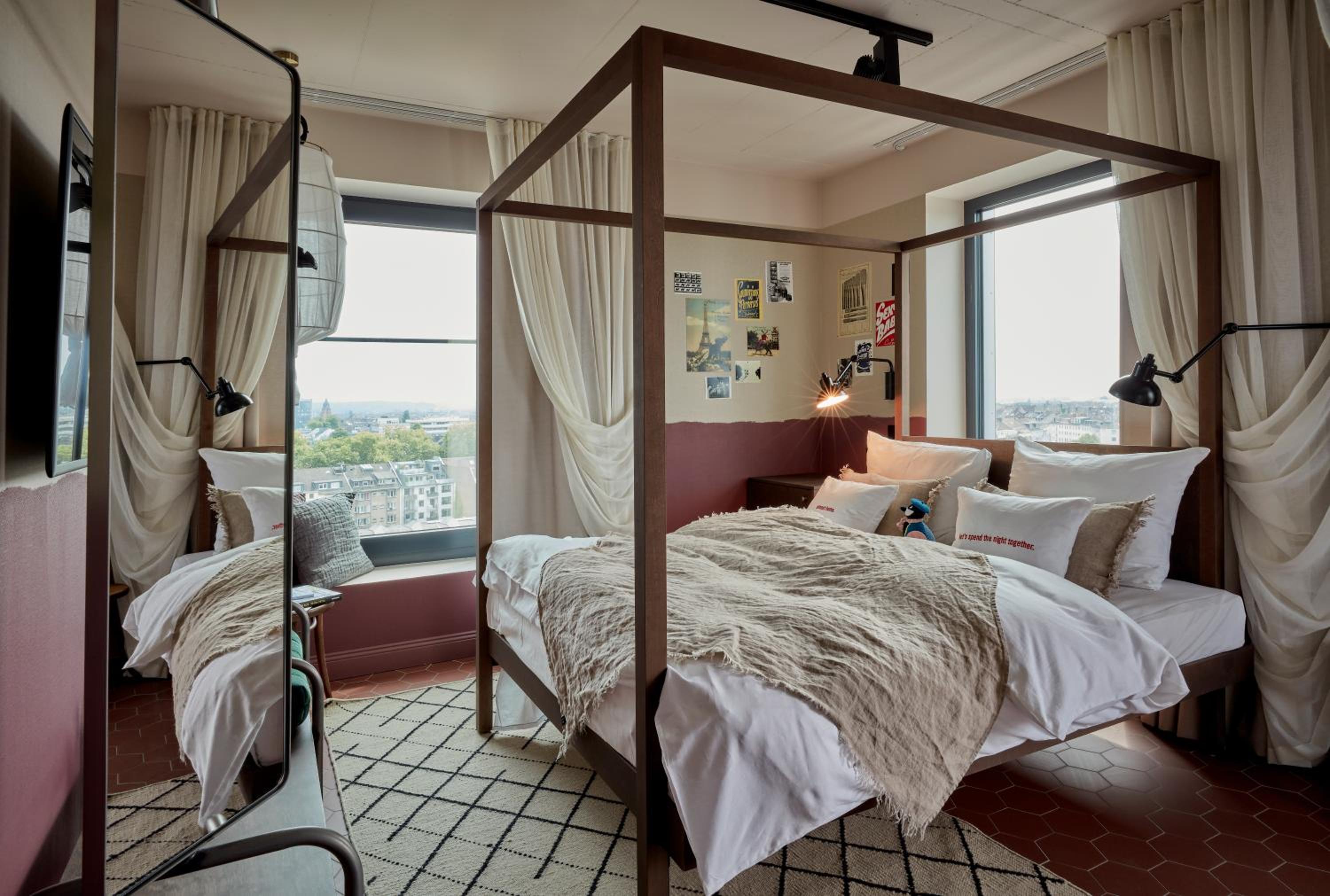 Sky, Plus, King Bed