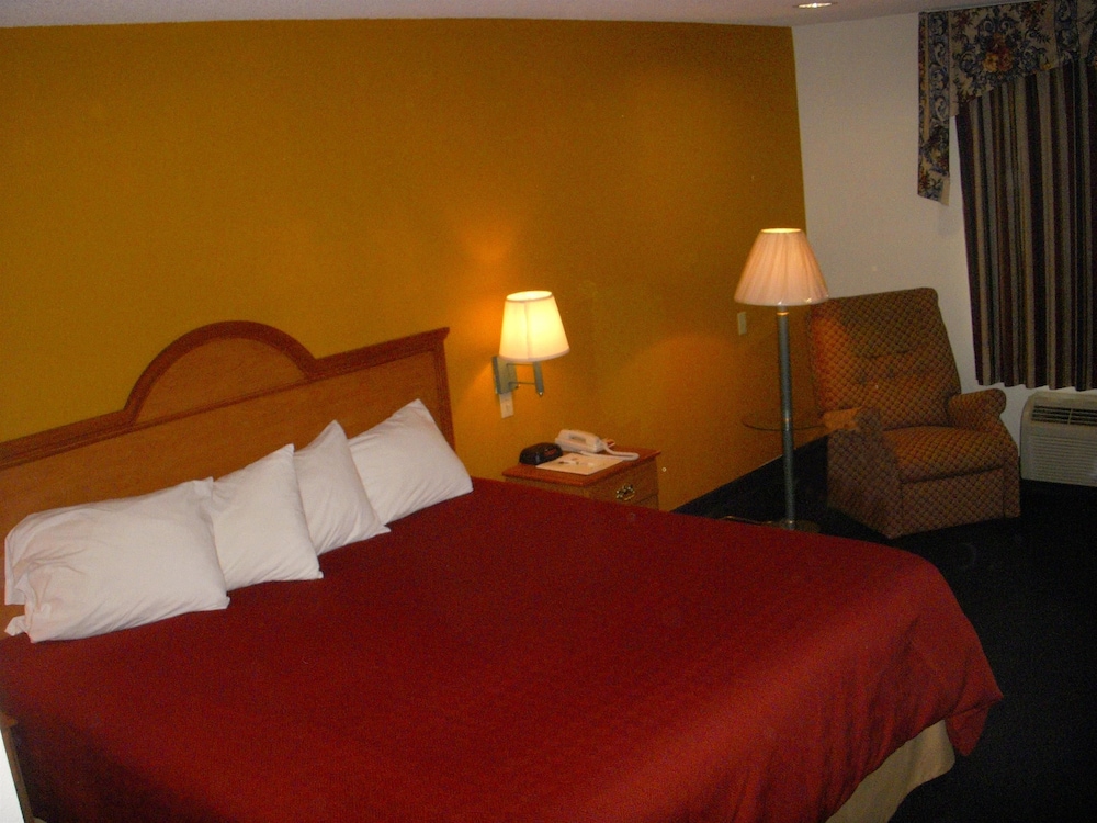 Baymont by Wyndham Albany, KY 13/34