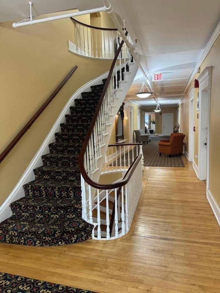 Thayers Inn 41/68