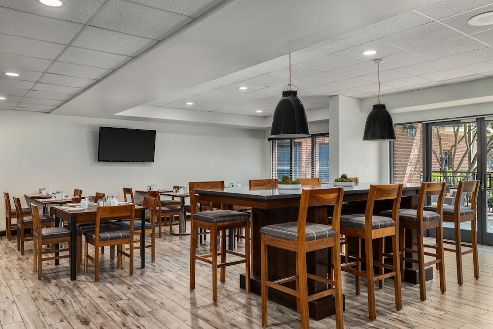 Four Points by Sheraton Greensboro Airport 55/63