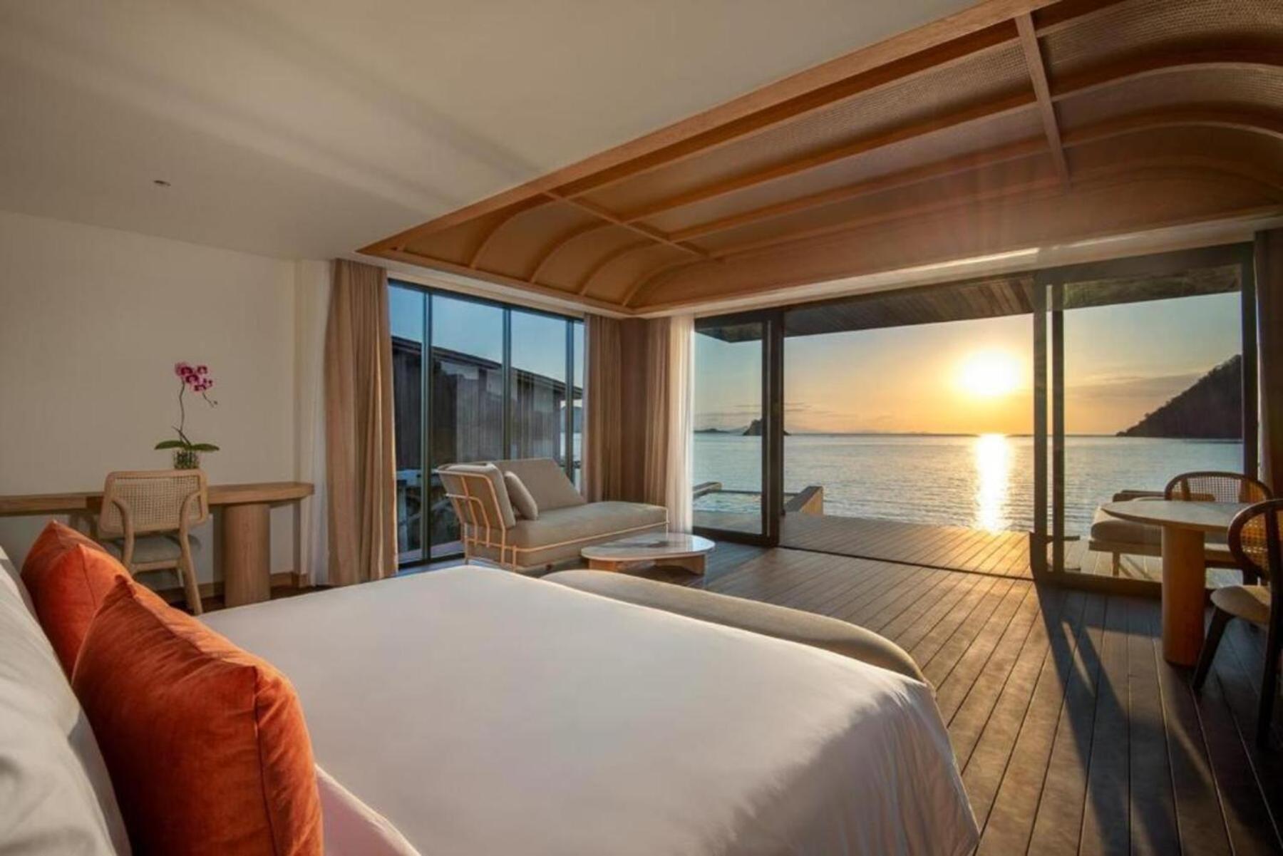 Overwater, Villa, King Bed, Sunset View