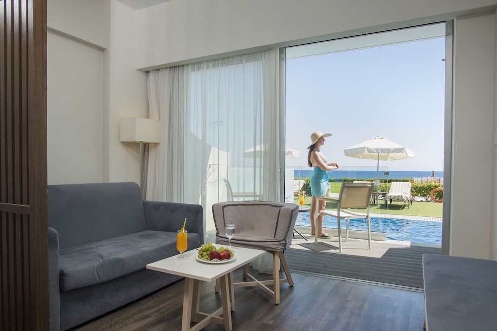 Pernera Beach Hotel 51/72
