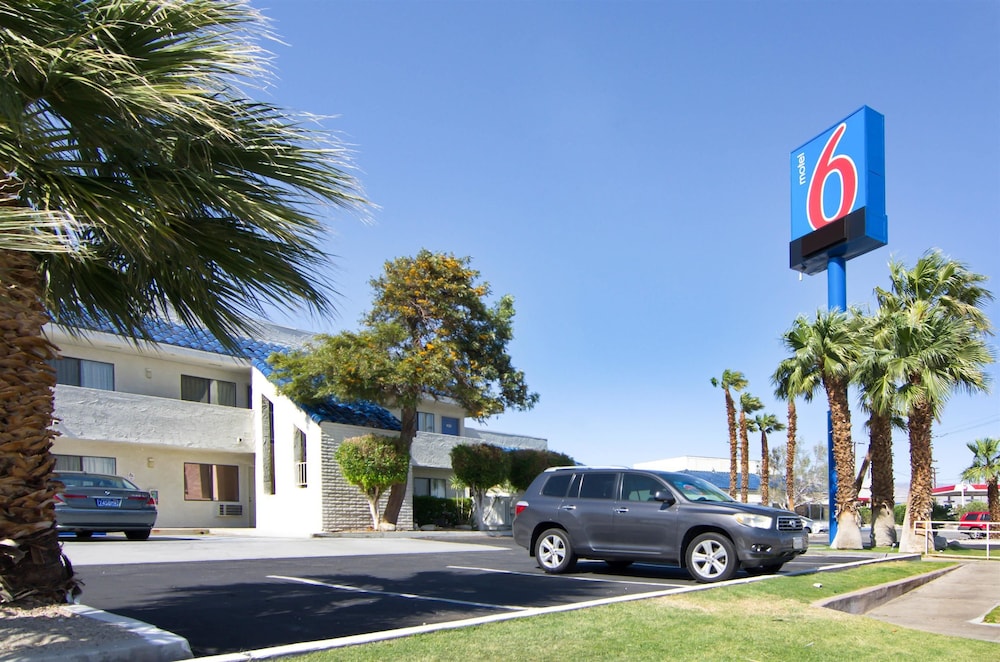 Motel6 North Palm Springs, CA - North 9/45