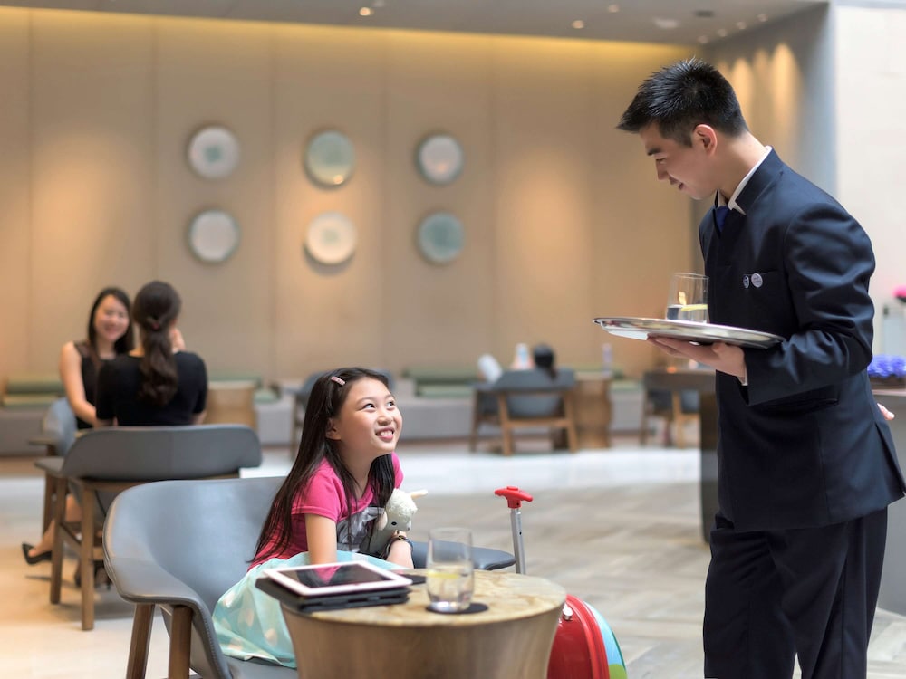 NOVOTEL SHANGHAI CLOVER 63/73